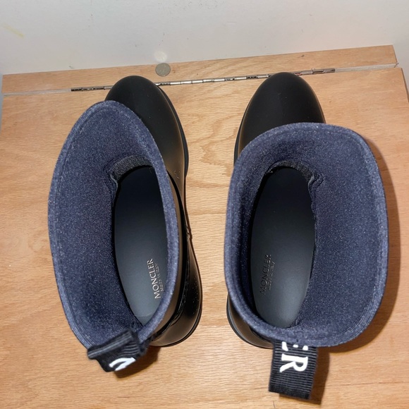 Womens authentic moncler rain boots NWT box receipt& both dust bags - Picture 3 of 10